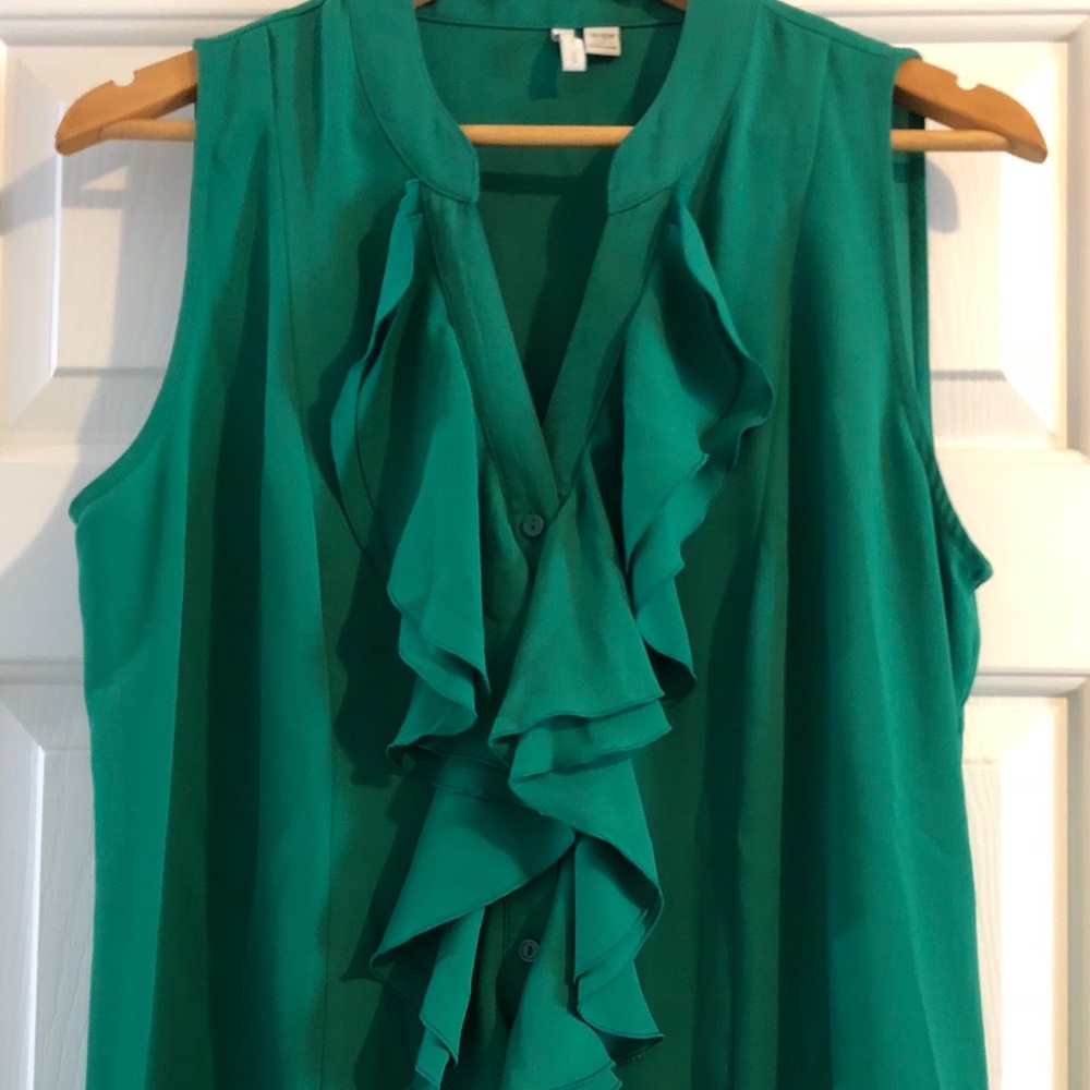 Cato sleeveless kelly green blouse.